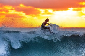 爱游戏入口-王者归来！Rookie首秀惊艳全场，澳大利亚观众沸腾狂欢